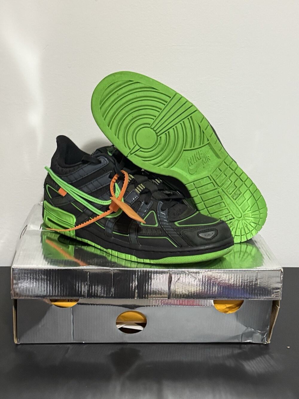 Size 10.5 - Nike Air Rubber Dunk x Off-White Low Green Strike